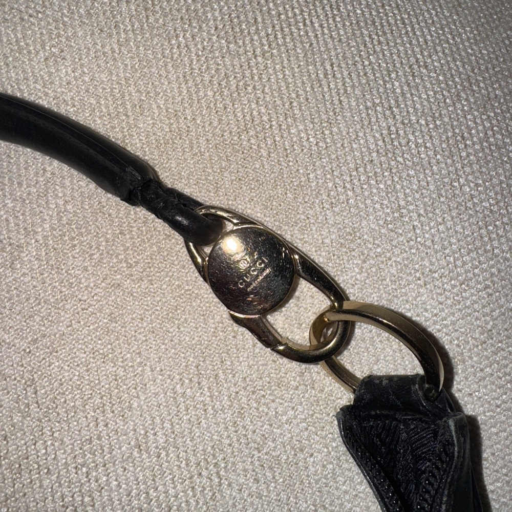 Gucci GG Clasp Hobo Bag in Black - Picture 3 of 4